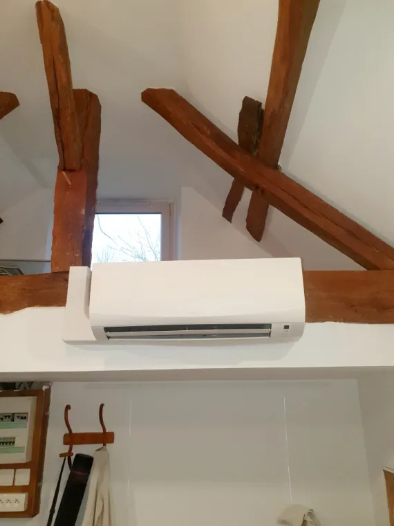 Pose de climatisation monosplit à Étriche 